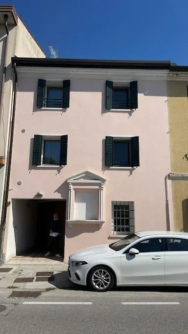 Al Capitello Apt, 5 Minutes From Treviso Airport